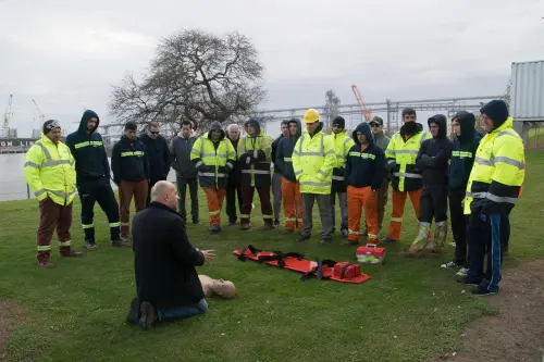 Aiutare un collega che si sente male a lavoro: ecco tutti i fattori da attenzionare