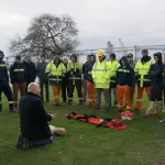 Aiutare un collega che si sente male a lavoro: ecco tutti i fattori da attenzionare