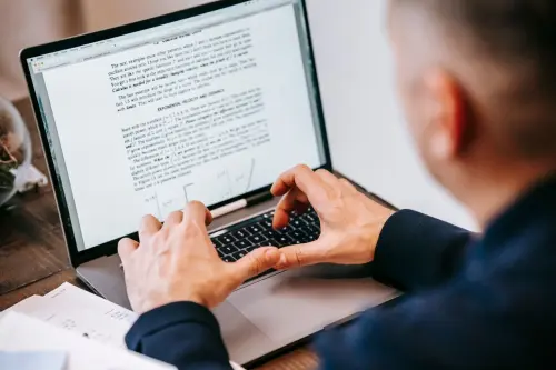Quando un documento scaricato online è ufficiale: orientarsi tra visure, certificati e copie